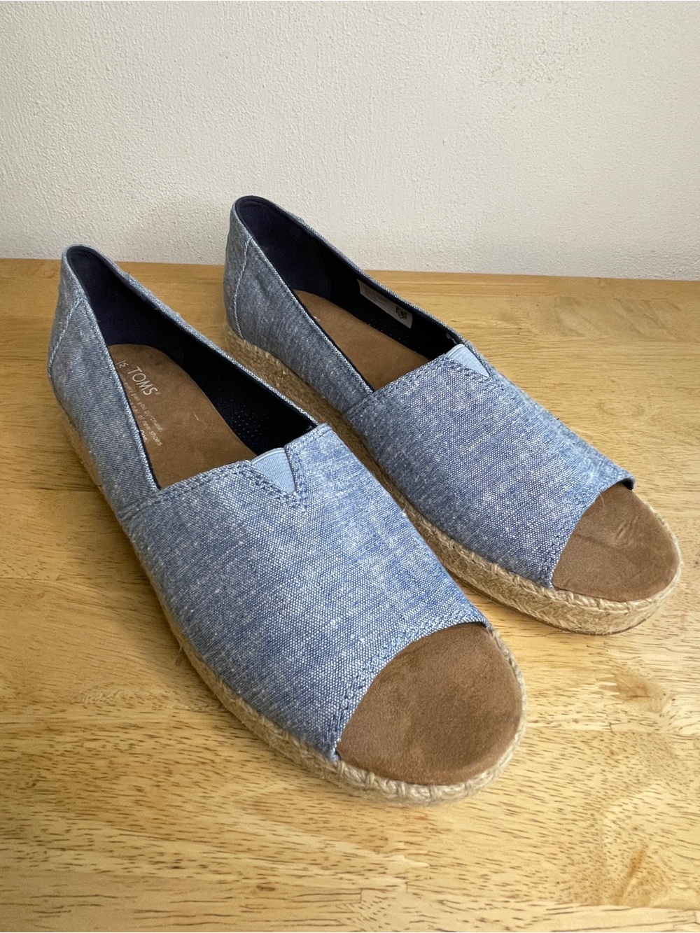 TOMS Light Blue Chambray Peep-Toe Espadrilles Size 9.5